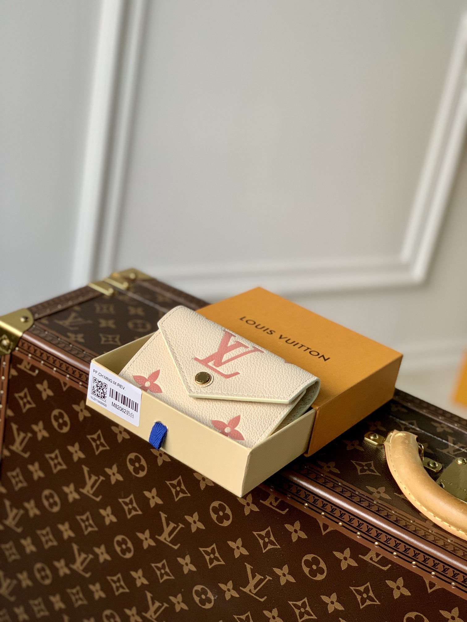 Louis Vuitton Wallet M82